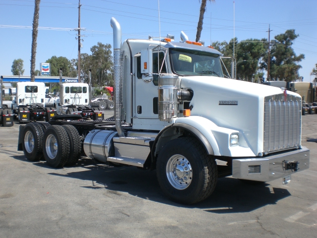 New 2026 KENWORTH T800 at Papé Kenworth in Bakersfield, CA