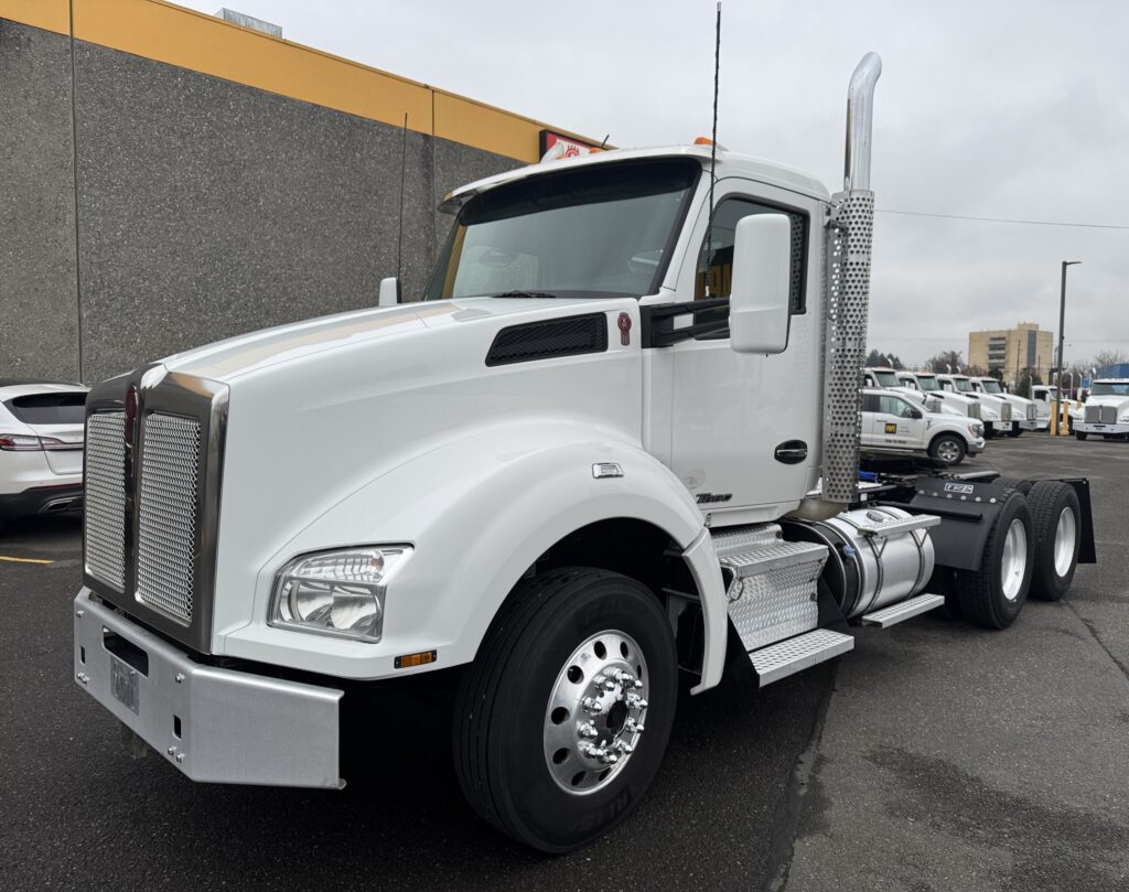 Used 2020 KENWORTH T880 at Papé Kenworth in Portland, OR