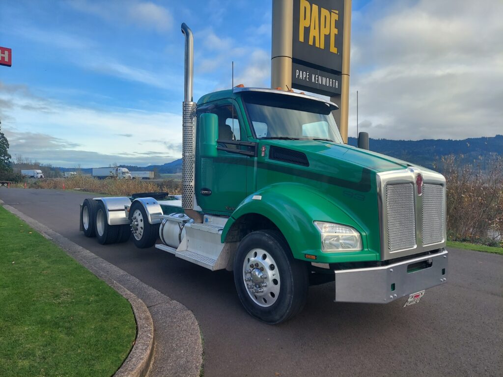 Used 2016 KENWORTH T880 at Papé Kenworth in Eugene, OR