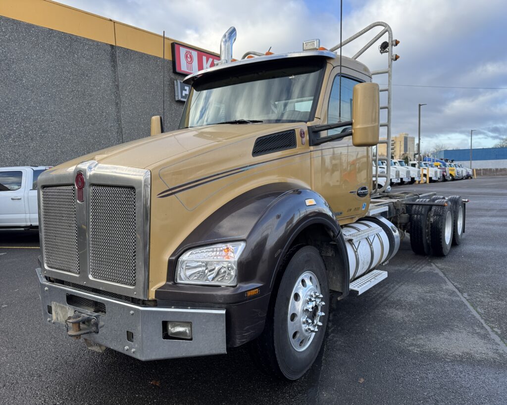 Used 2016 KENWORTH T880 at Papé Kenworth in Portland, OR