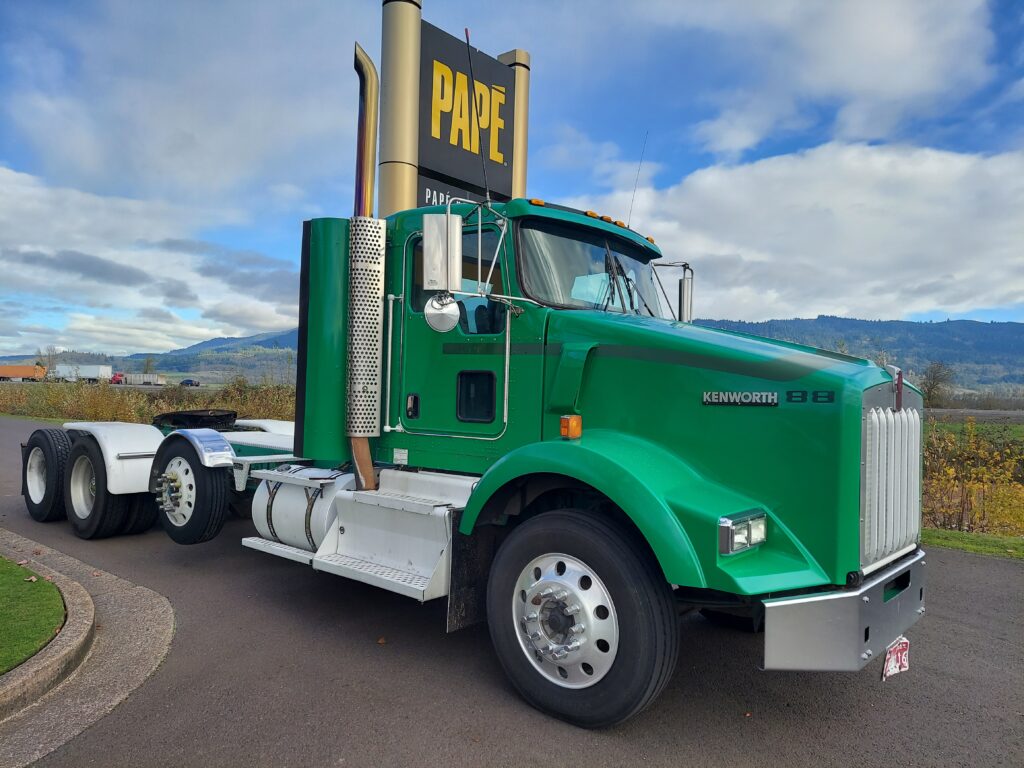Used 2011 KENWORTH T800 at Papé Kenworth in Eugene, OR