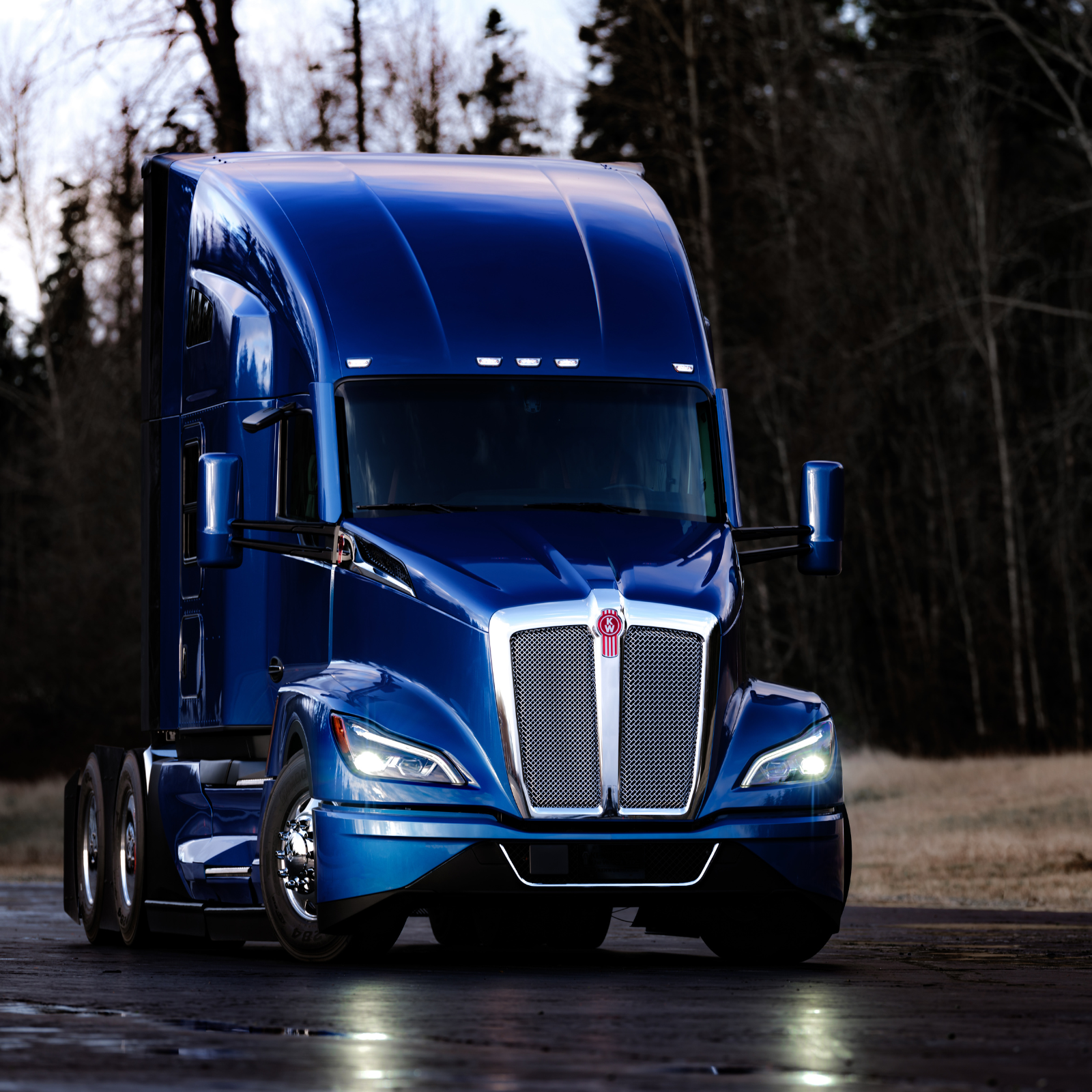 kenworth-t680-advanced-driver-assistance-systems-highway