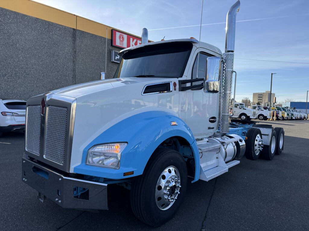 Used 2023 KENWORTH T880 at Papé Kenworth in Portland, OR