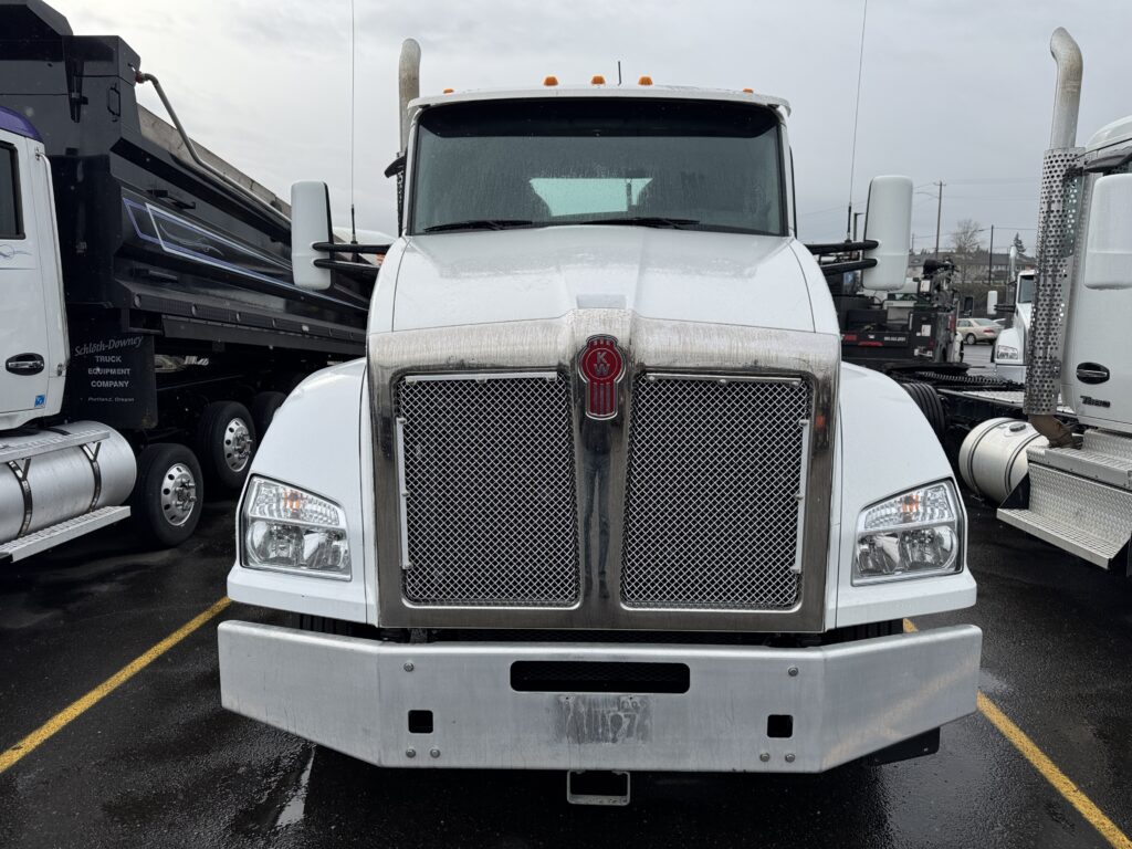 Used 2023 KENWORTH T880 at Papé Kenworth in Portland, OR