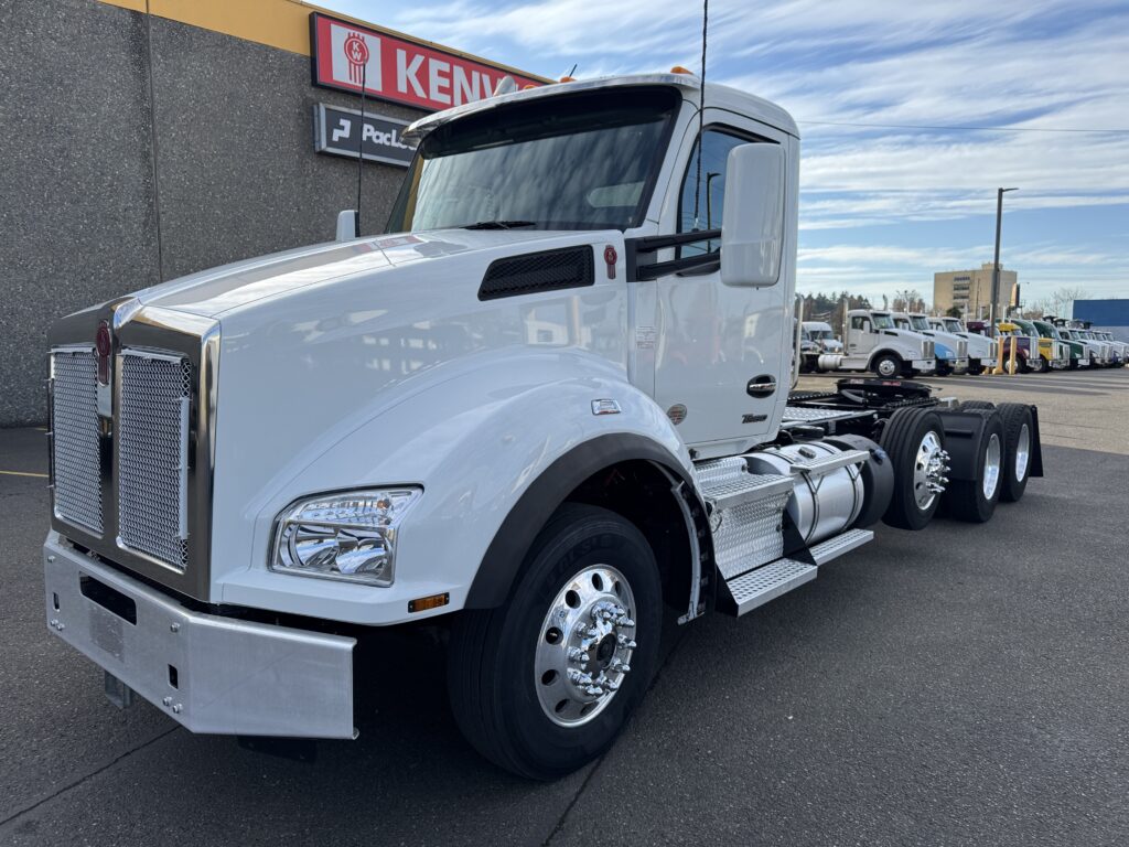 Used 2023 KENWORTH T880 at Papé Kenworth in Portland, OR