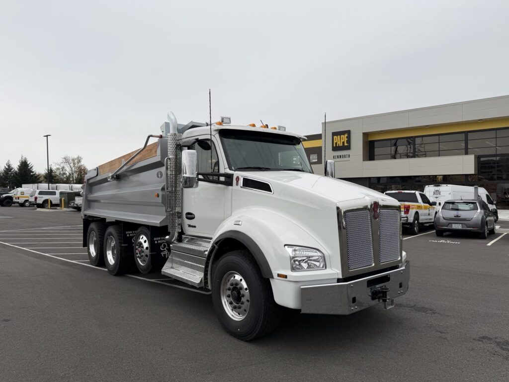 New 2026 KENWORTH T880 at Papé Kenworth in Federal Way, WA