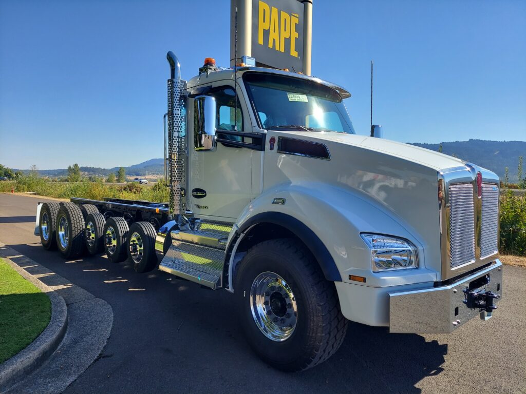 New 2026 KENWORTH T880 at Papé Kenworth in Medford, OR