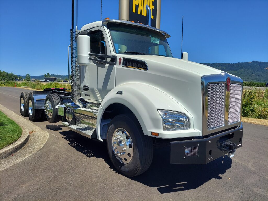 New 2024 KENWORTH T880 at Papé Kenworth in Eugene, OR