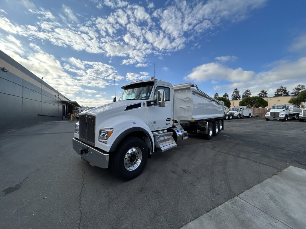 New 2026 KENWORTH T880 at Papé Kenworth in San Leandro, CA