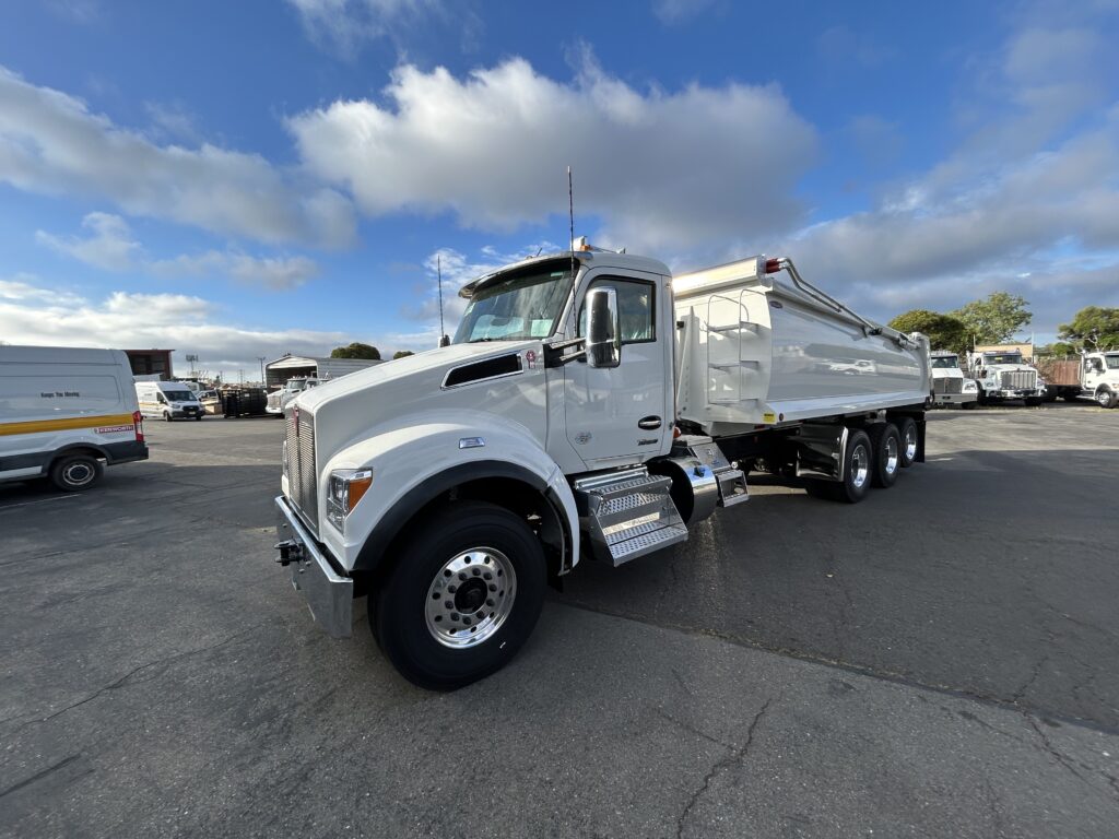 New 2026 KENWORTH T880 at Papé Kenworth in San Leandro, CA