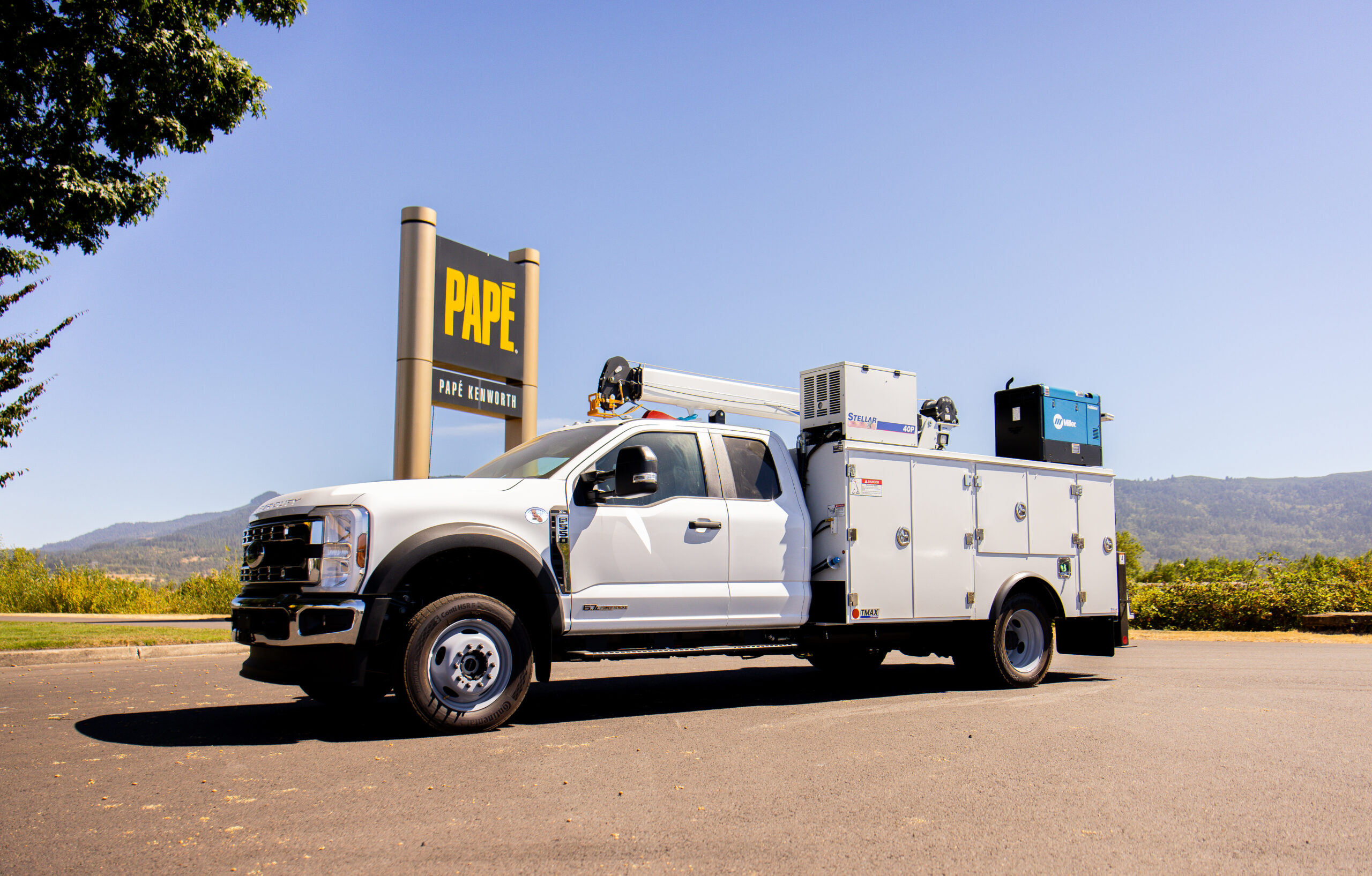 Papé Kenworth service truck equipped with a Stellar mechanic body, crane, compressor, and welder.